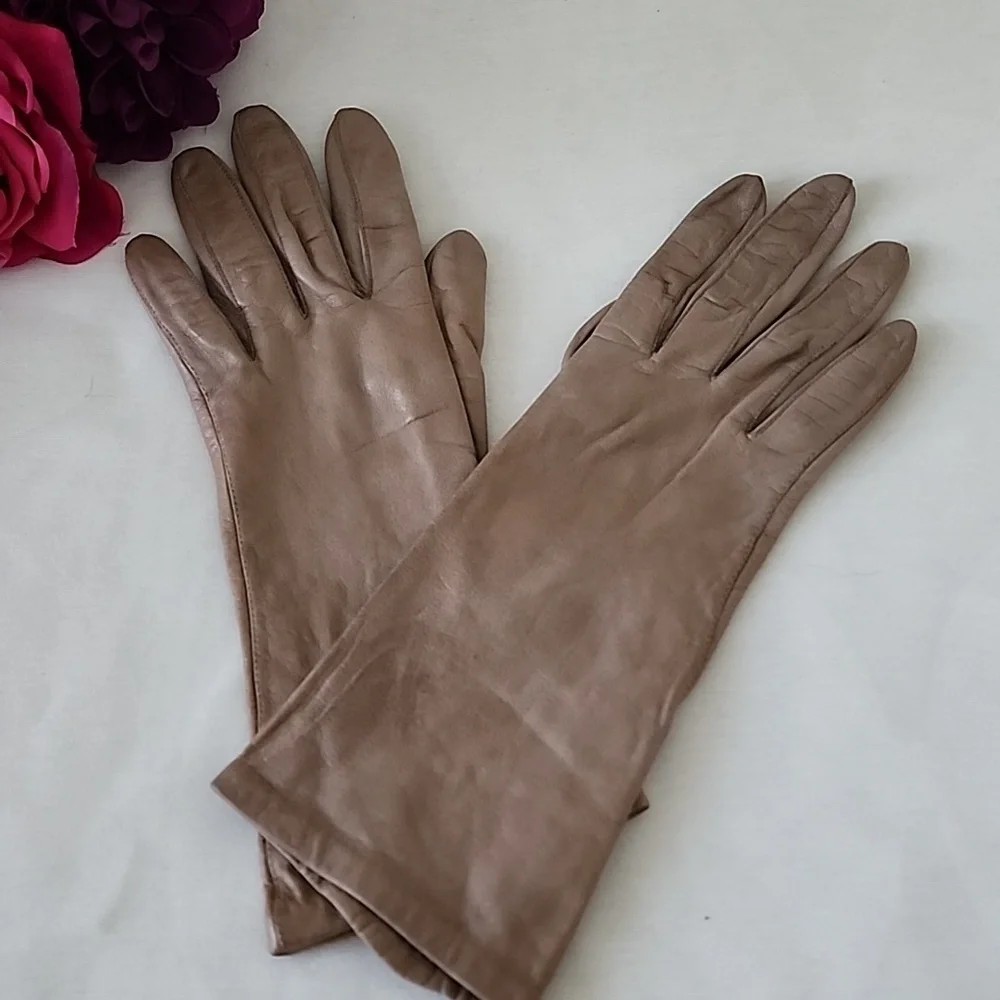 Miss Aris Vintage Light Brown Leather Silk Lined Gloves 6 1/2